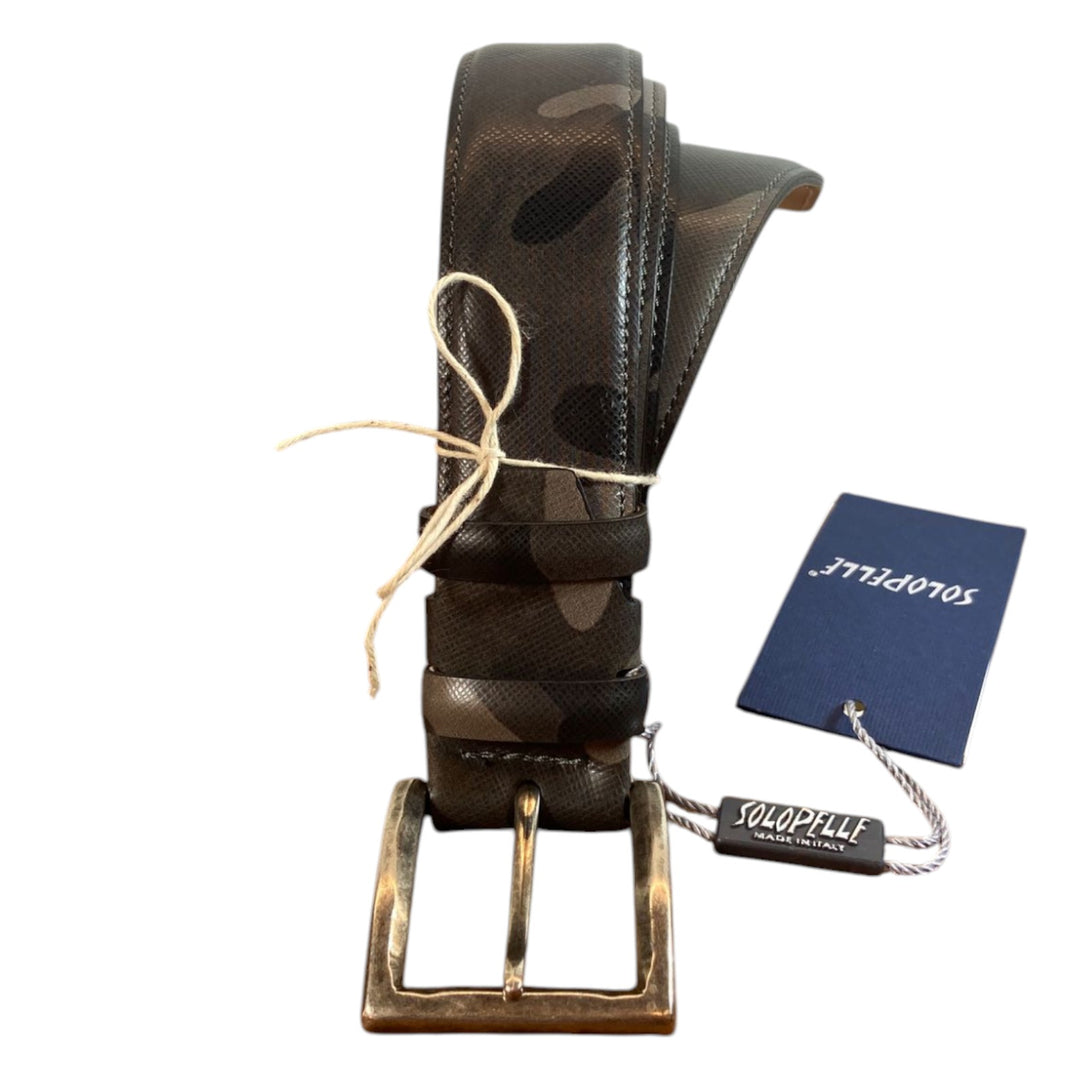 SAFFIANO-BÄLTE I ÄKTA LÄDER KAMOUFLAGE