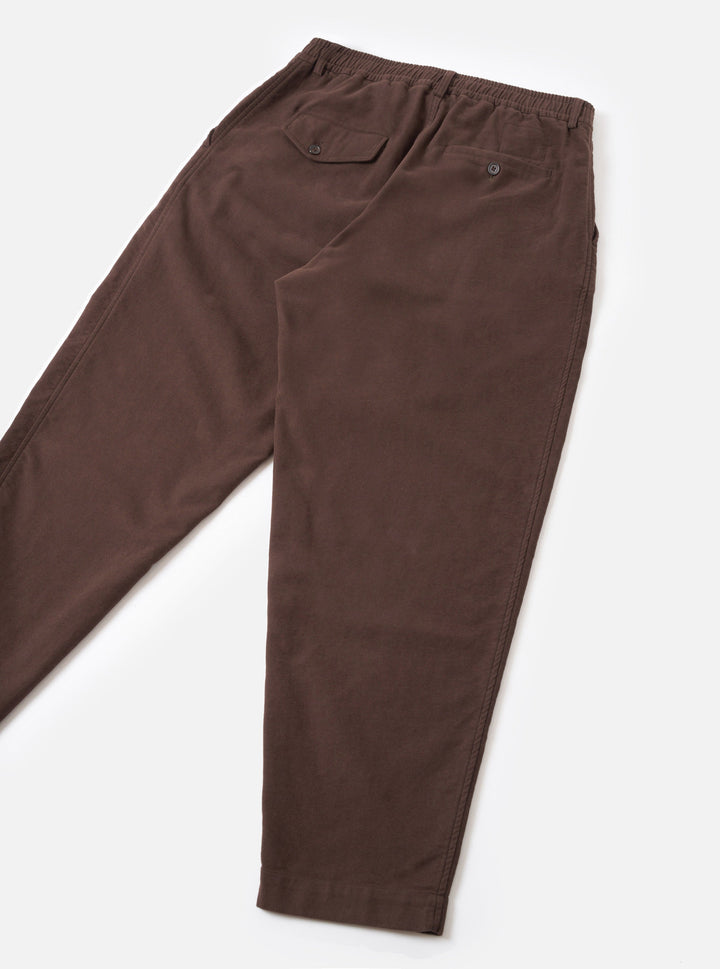 Universal Works Pleated Track Pant Comfort Moleskin Brown Marrone - foto 5